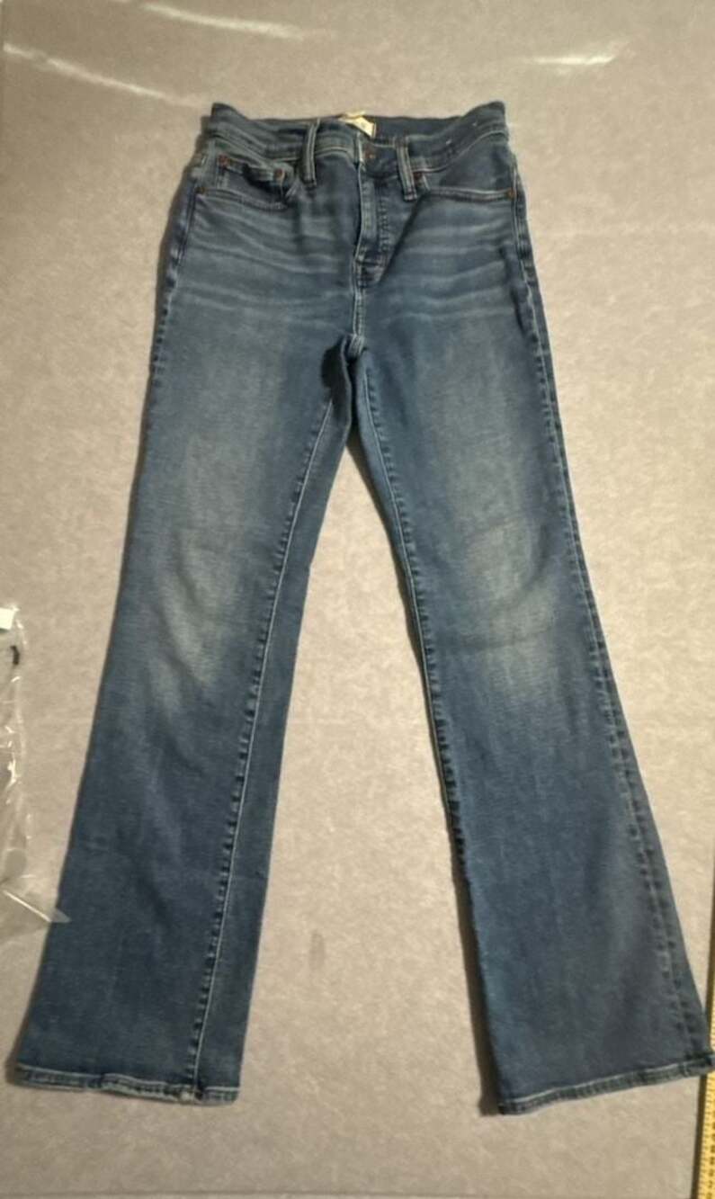 Madewell Kick Out  blue jeans in size 26
